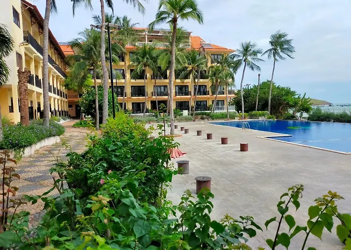 Hon Rom Central Beach Resort