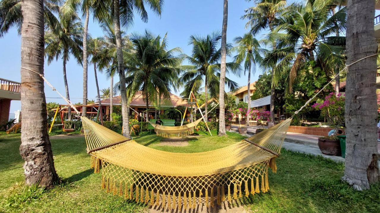 Hon Rom Central Beach Resort सहारा