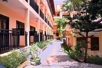 Hon Rom Central Beach Resort सहारा