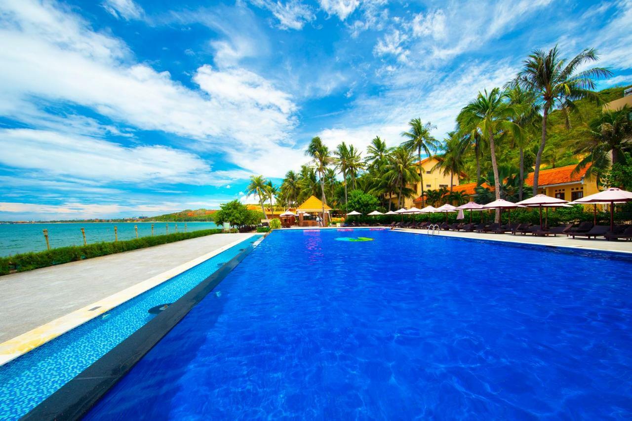 Hon Rom Central Beach Resort सहारा